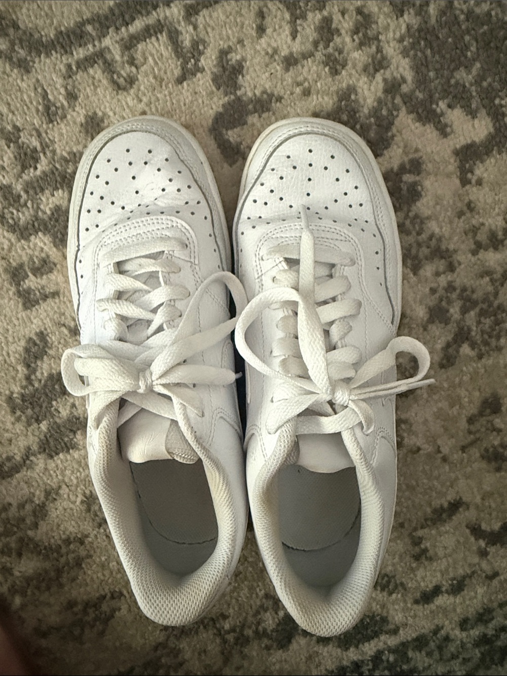 Nike White Low-Top Sneakers - Youth Athletic Shoes